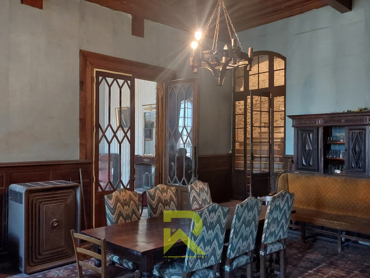 Historic Castle with 12 Bedrooms and Breathtaking Views 4