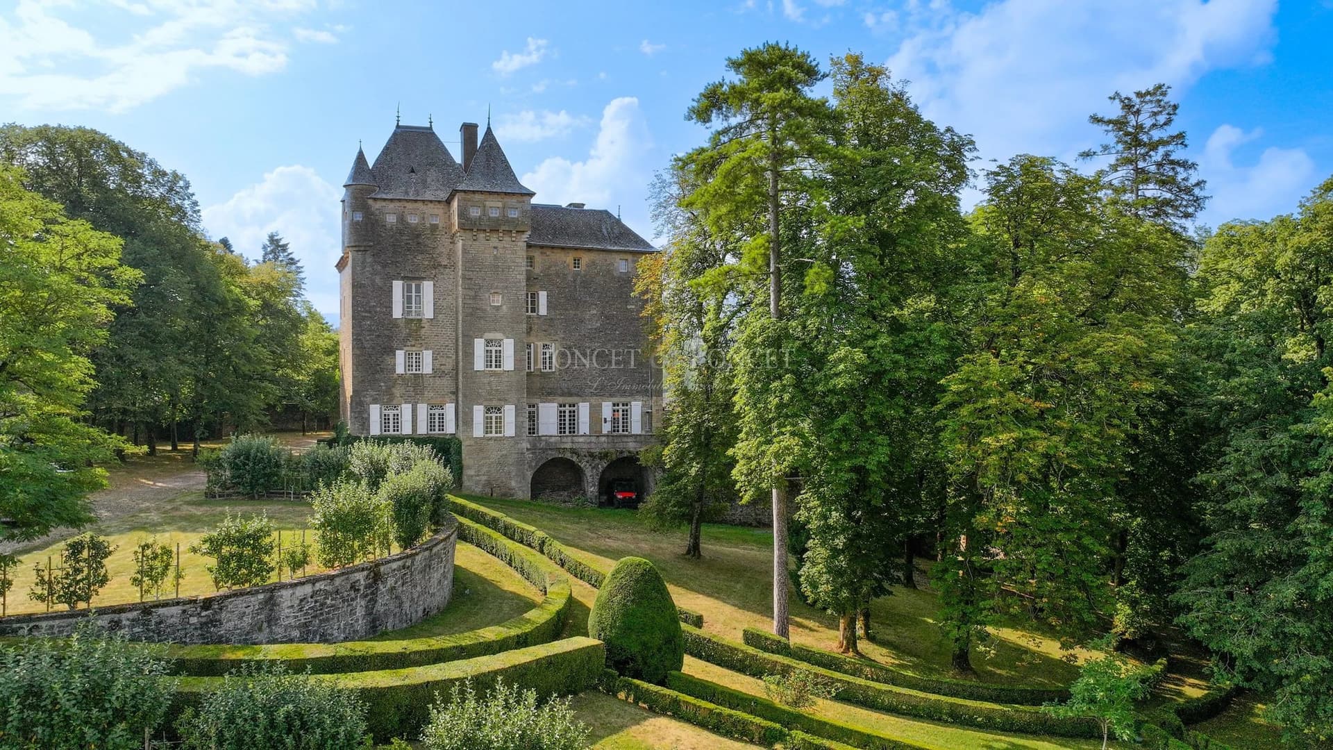 Renovated 13th Century Castle With Magnificent Park And Swimming Pool 3