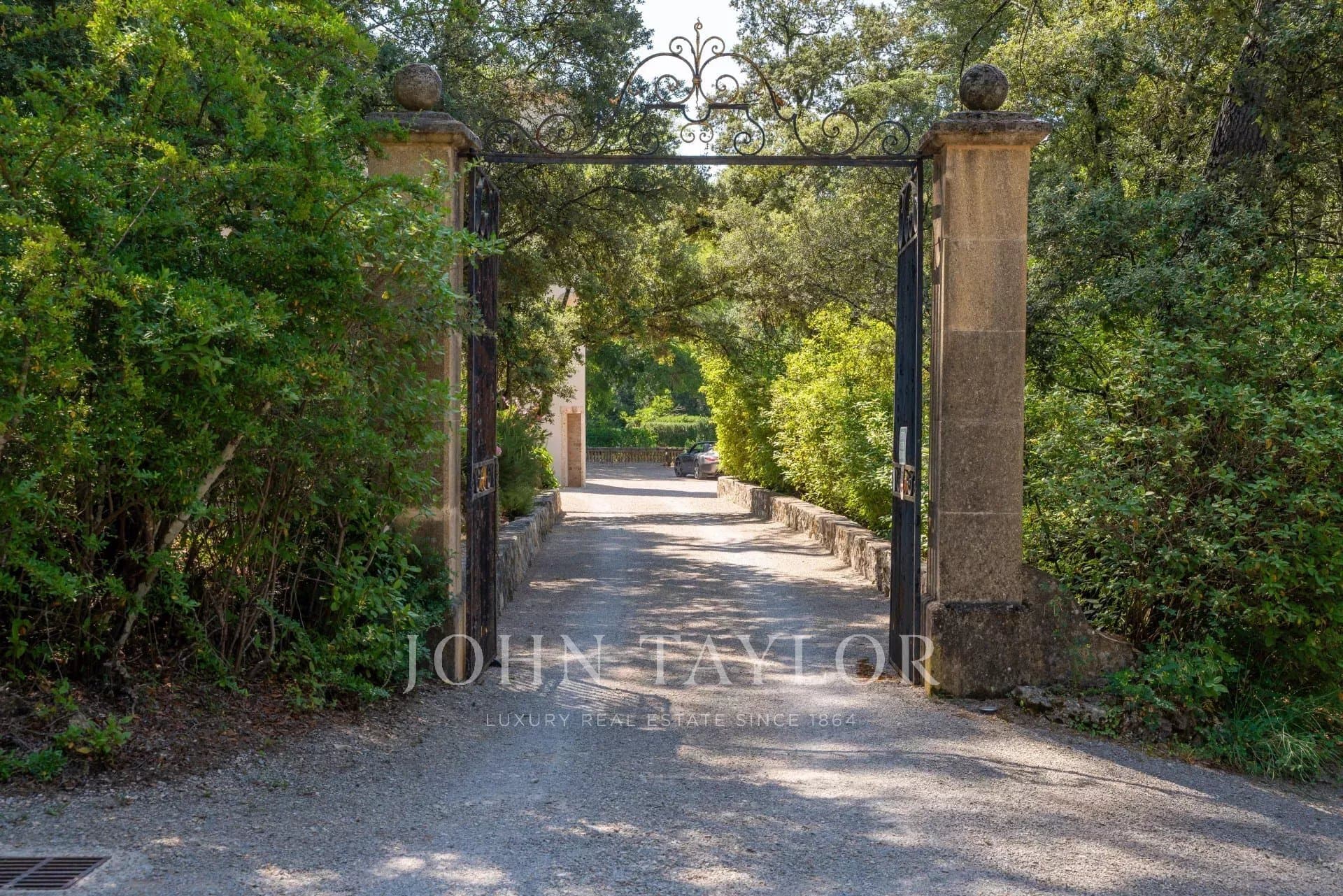 Elegant 18th Century Château With Guest House And Expansive Grounds 5