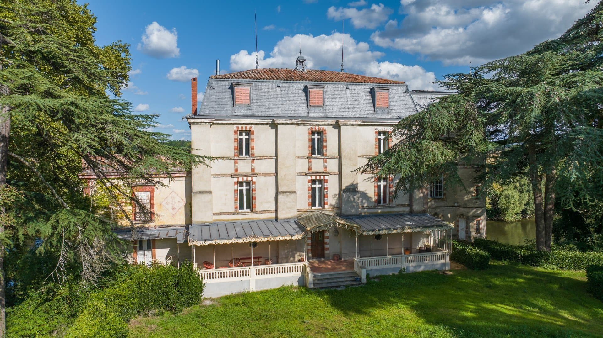 Historic Château With 9 Bedrooms, Pool, And Outbuildings 3