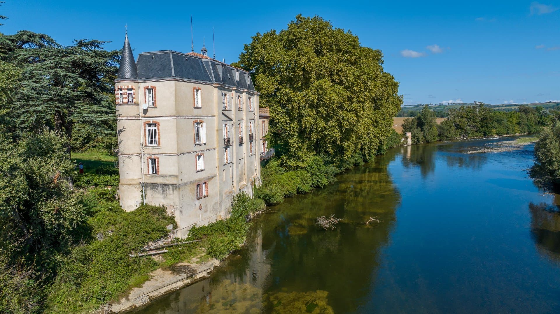 Historic Château With 9 Bedrooms, Pool, And Outbuildings 5