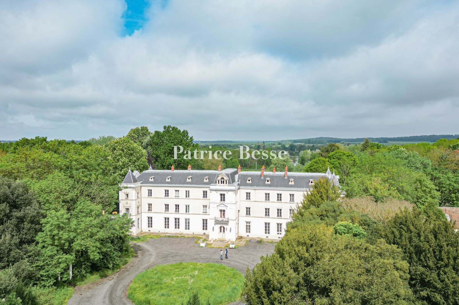 Spacious Castle With 20 Bedrooms and Balcony — in Essonne, Île-de-France