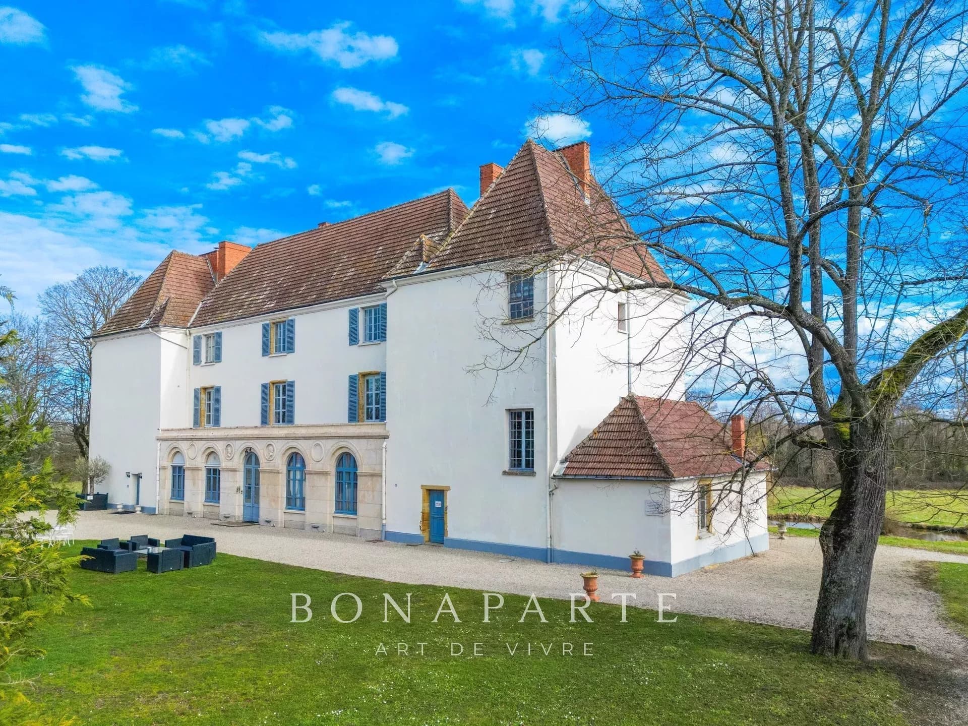 Historic 16th Century Château With Reception Rooms And Gîtes 2
