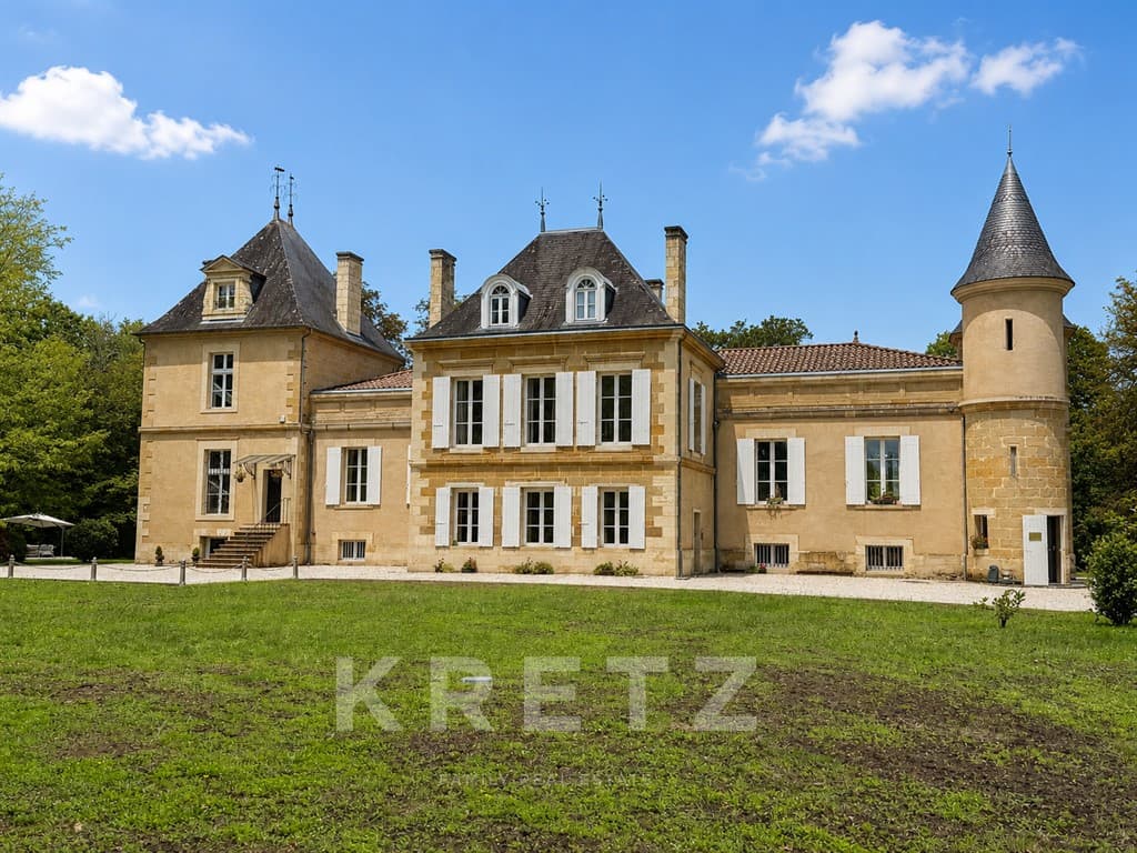 Elegant 19th Century Château Surrounded By Vineyards 2