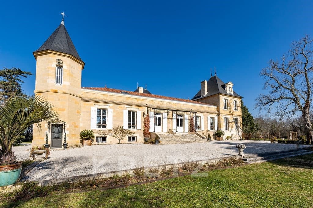 Elegant 19th Century Château Surrounded By Vineyards 3