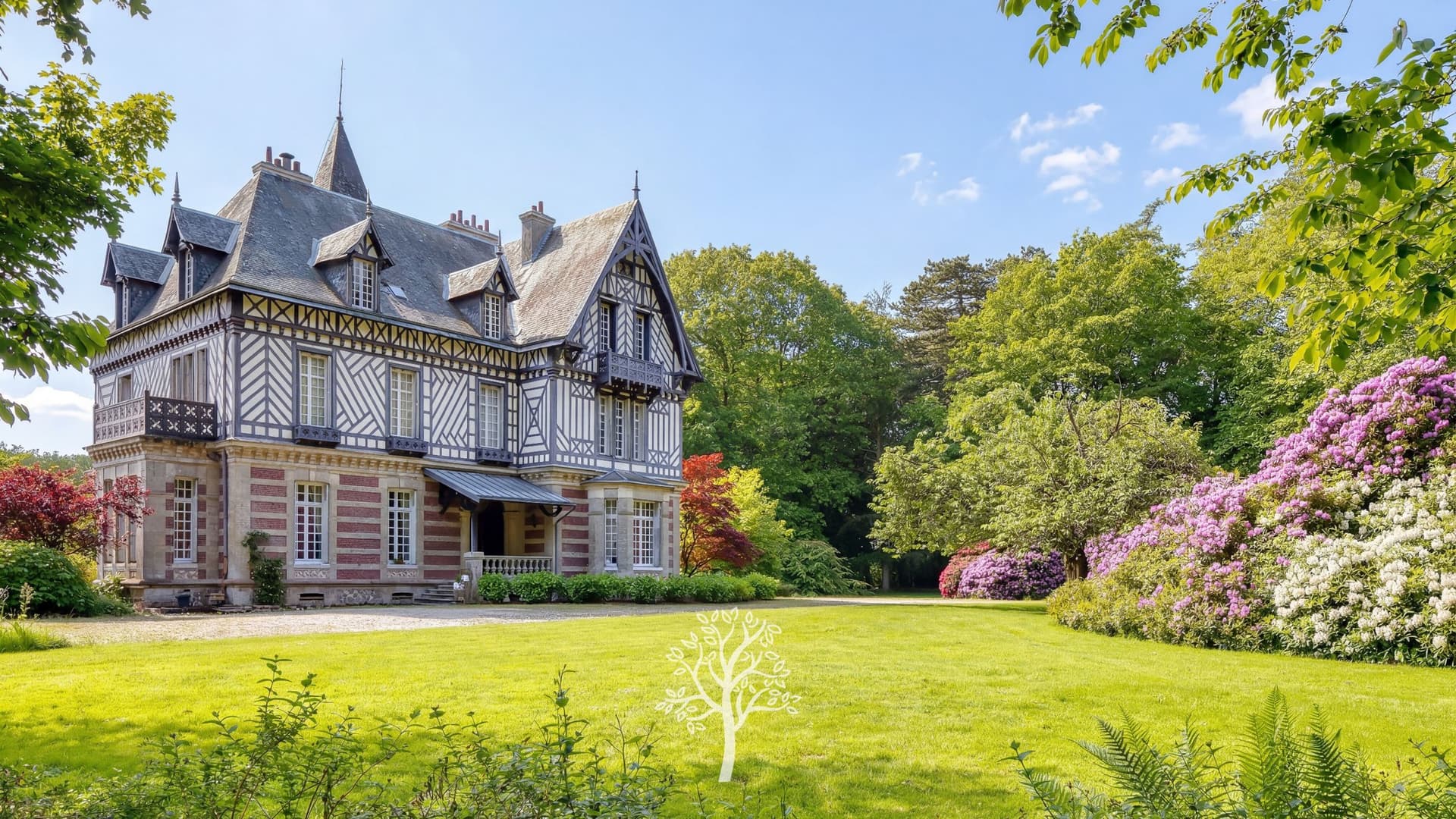 Elegant 19th Century Manor Inspired By Art Nouveau 4