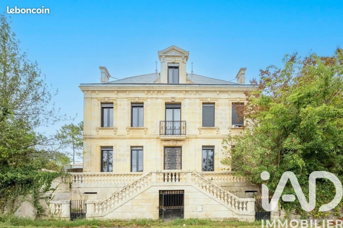 Modern Castle With 21 Bedrooms And Swimming Pool 2