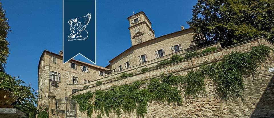 Historic Castle With Medieval Kitchens And Ornate Ceilings 3