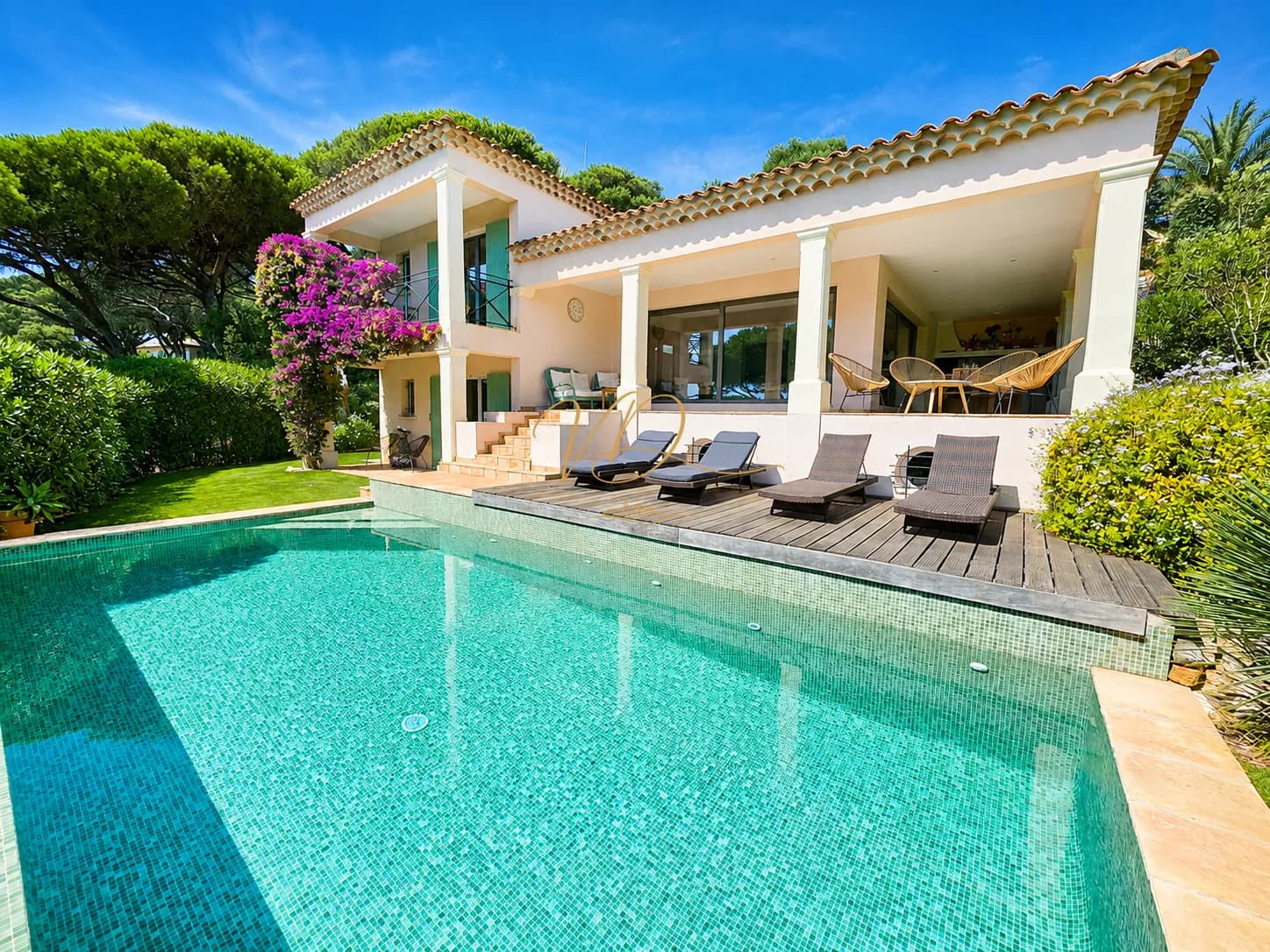 Luxurious Neo-Provençal Villa with Infinity Pool and Sea Views