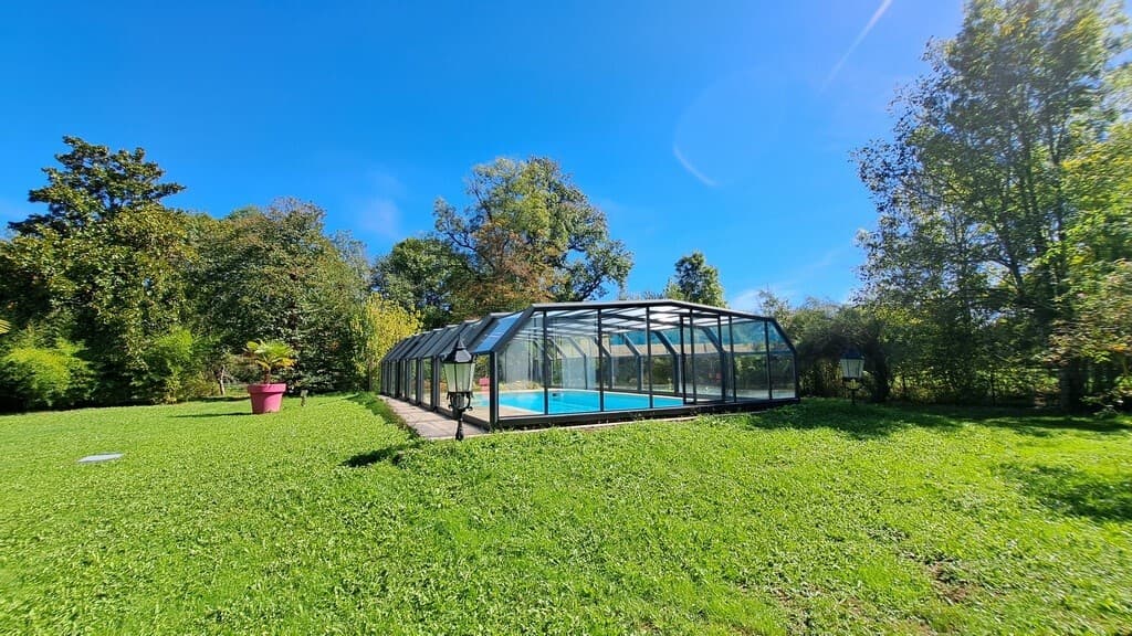 Spacious Castle With 20 Bedrooms And Swimming Pool 5