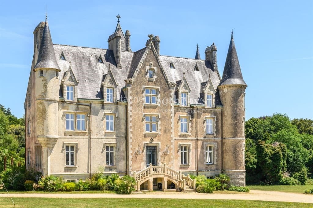 Majestic Castle With 800 Sqm And 20 Hectares Of Park In Brittany