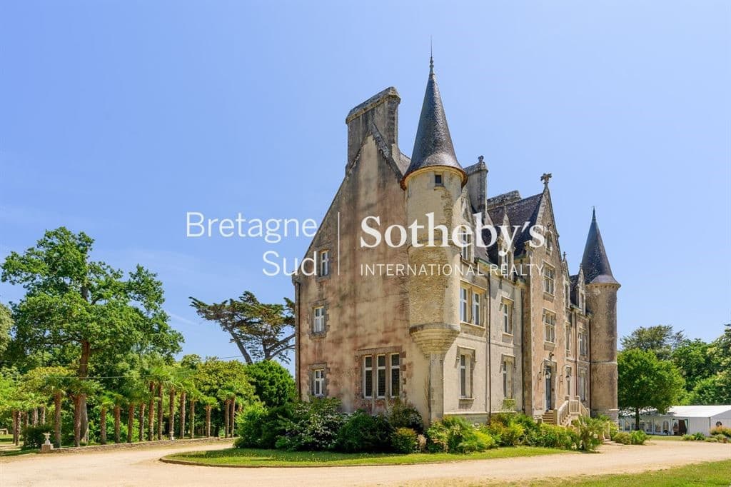 Majestic Castle With 800 Sqm And 20 Hectares Of Park In Brittany 3