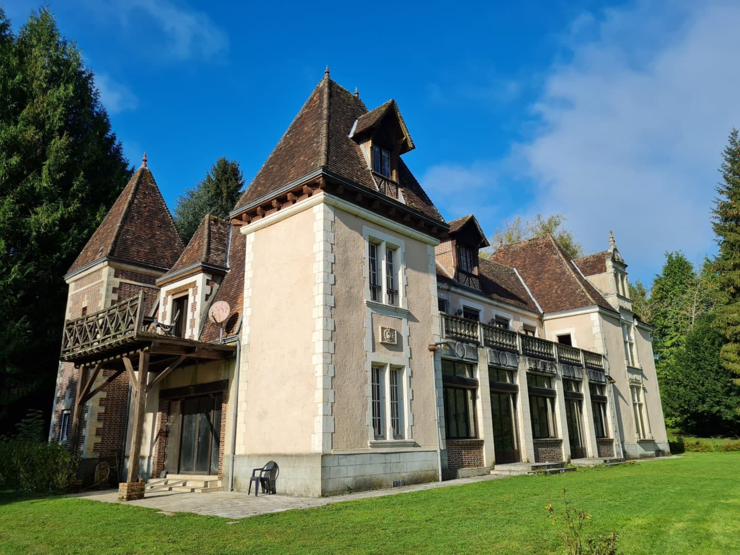 Charming Castle with Equestrian Facilities and Helipad in Orne 3