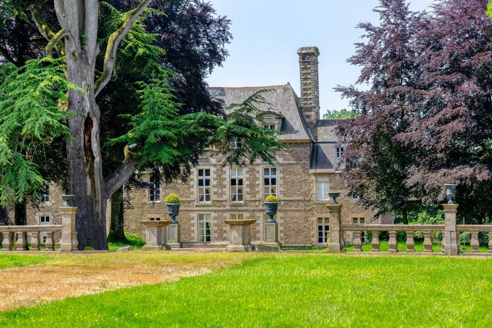 Exceptional Château with 14 Bedrooms and Swimming Pool in Normandy 2