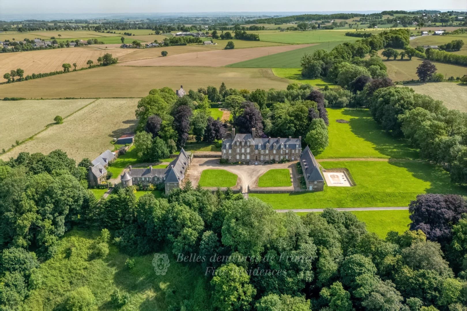 Exceptional Château with 14 Bedrooms and Swimming Pool in Normandy 5
