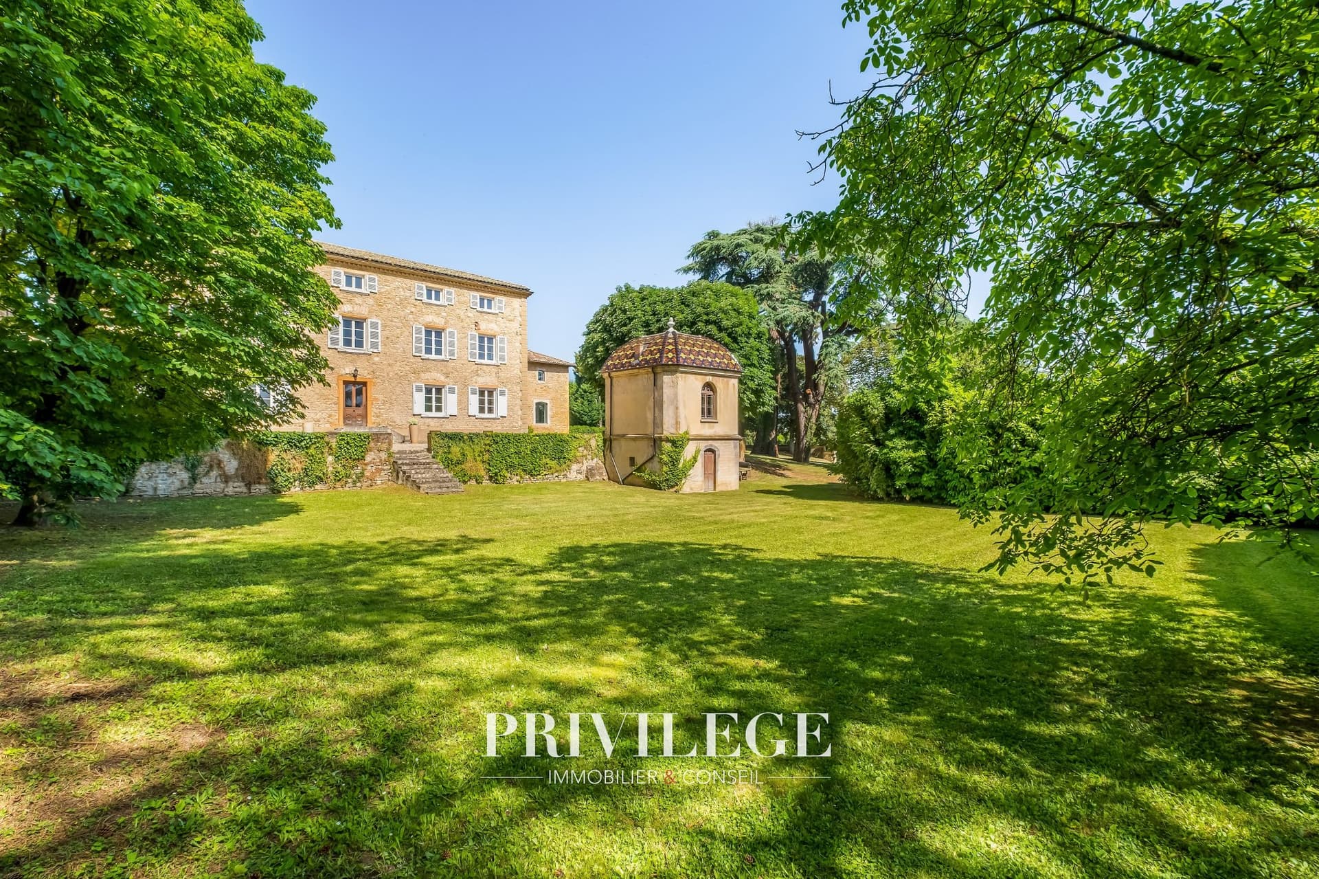Exceptional 13th Century Priory With Private Garden And Gazebo 4