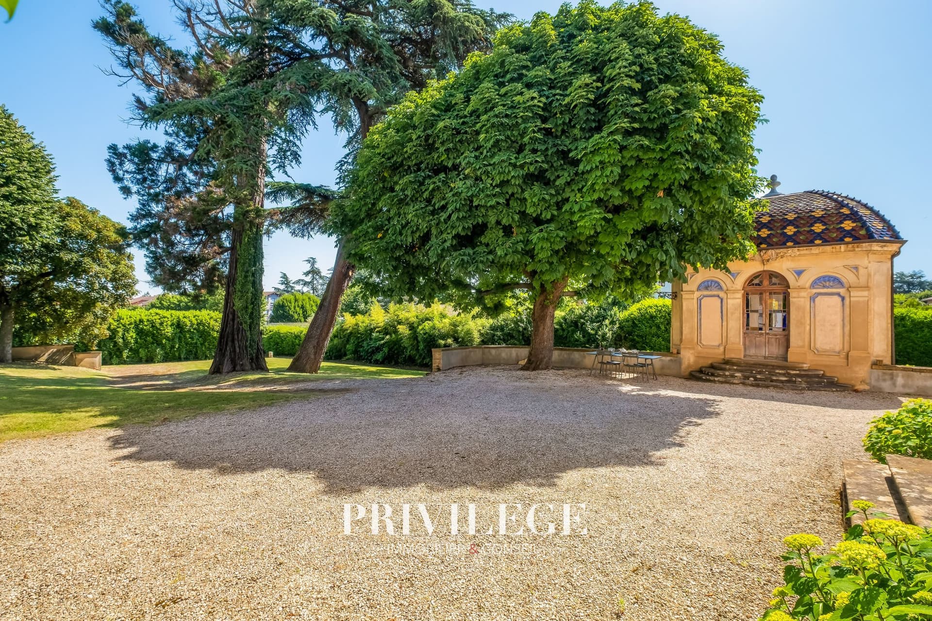 Exceptional 13th Century Priory With Private Garden And Gazebo 5
