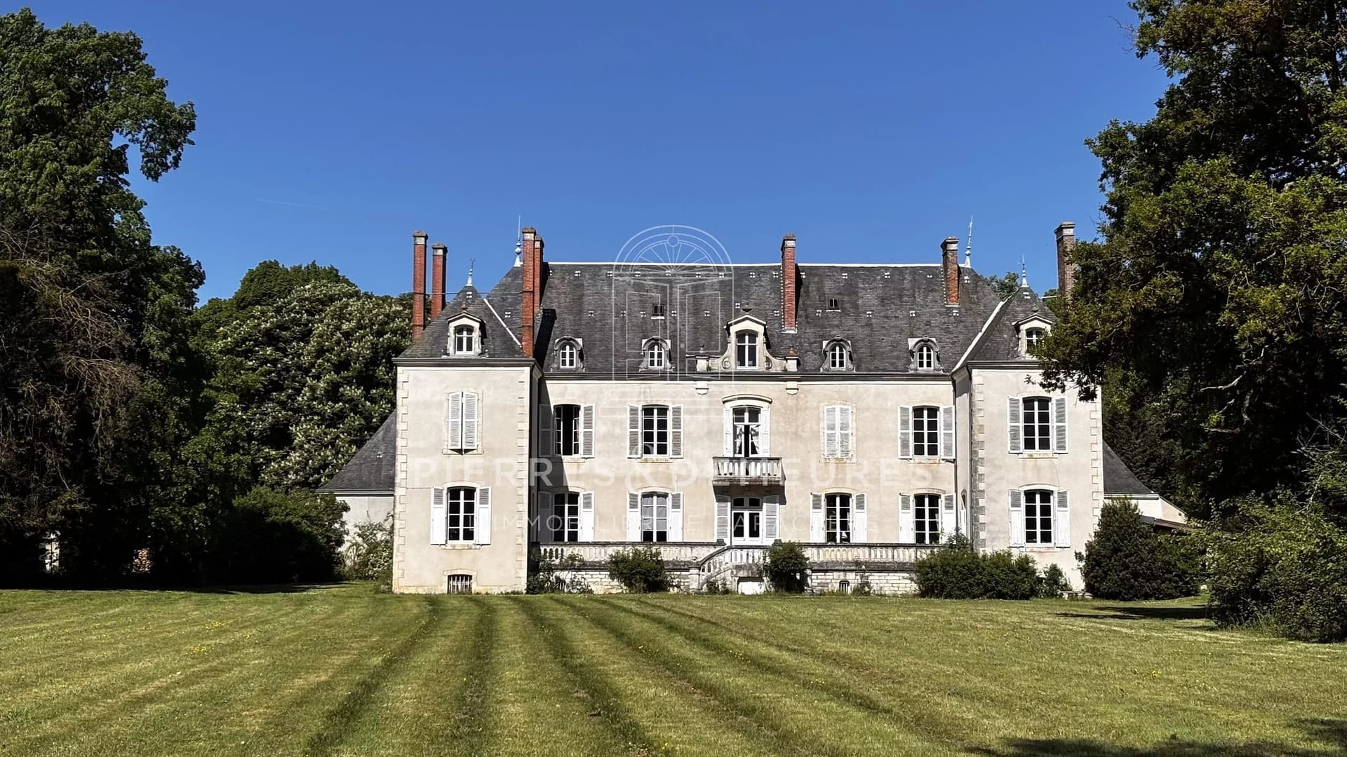 Château de Chézal-Garnier 150.0 Sqm 4 Bedrooms — Château for sale in France