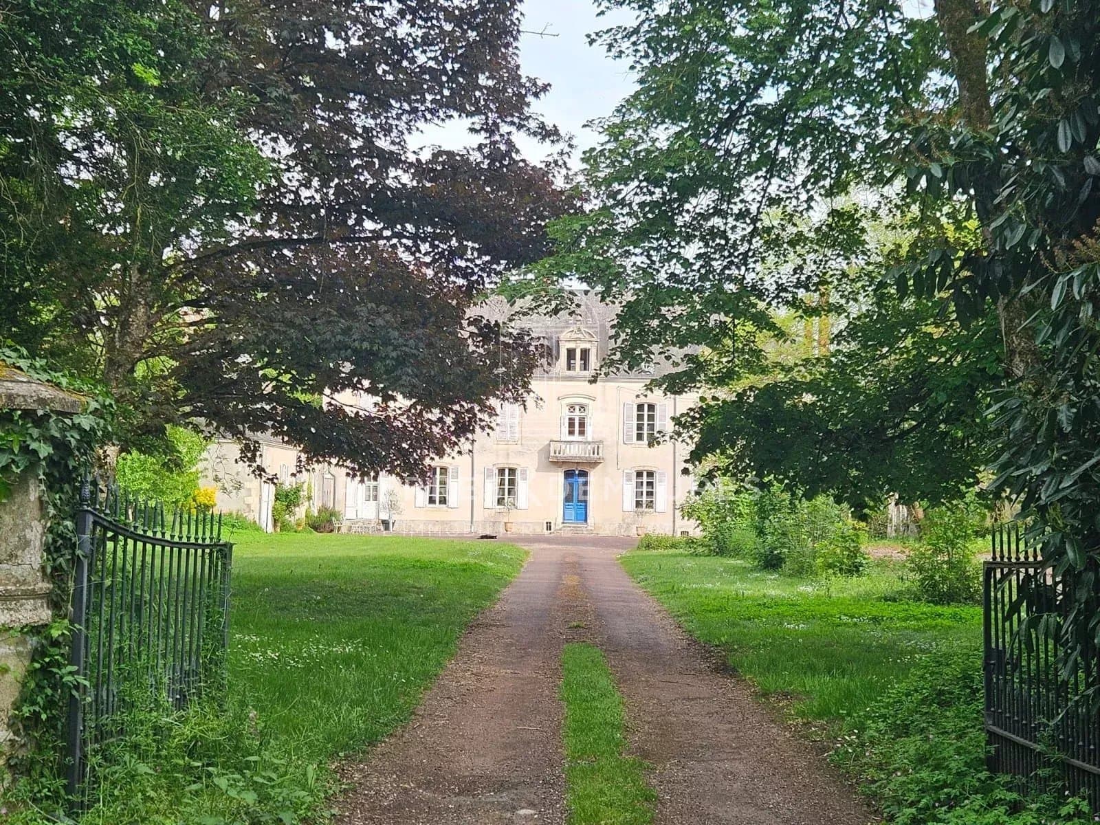 Château de Chézal-Garnier 150.0 Sqm 4 Bedrooms 2