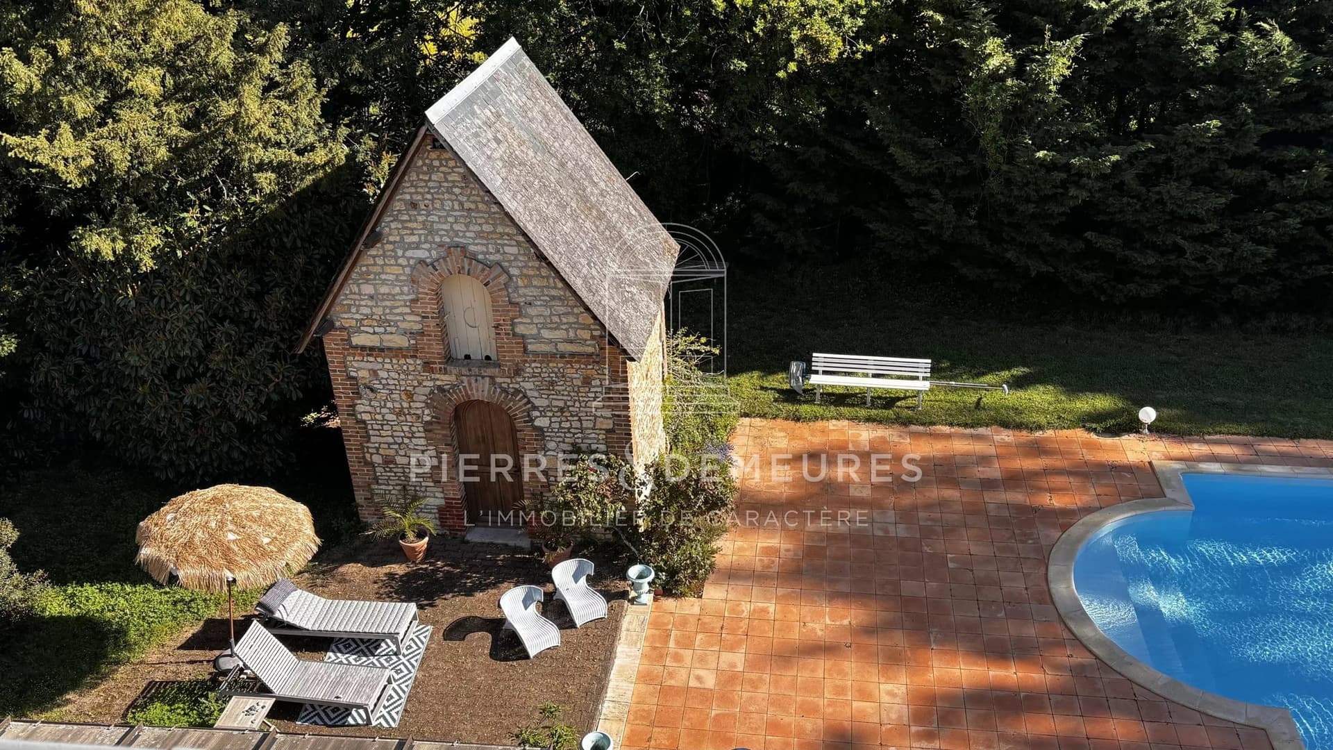 Château de Chézal-Garnier 150.0 Sqm 4 Bedrooms 4