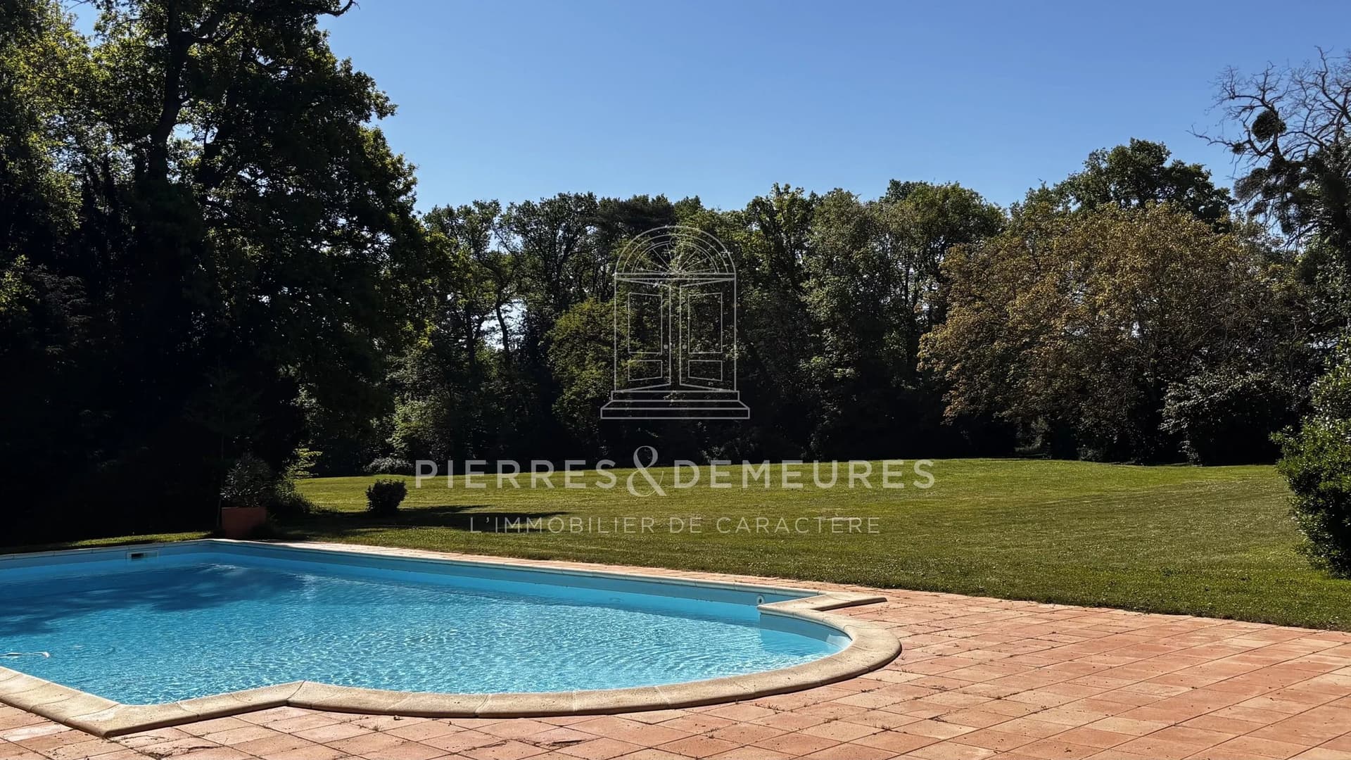 Château de Chézal-Garnier 150.0 Sqm 4 Bedrooms 5