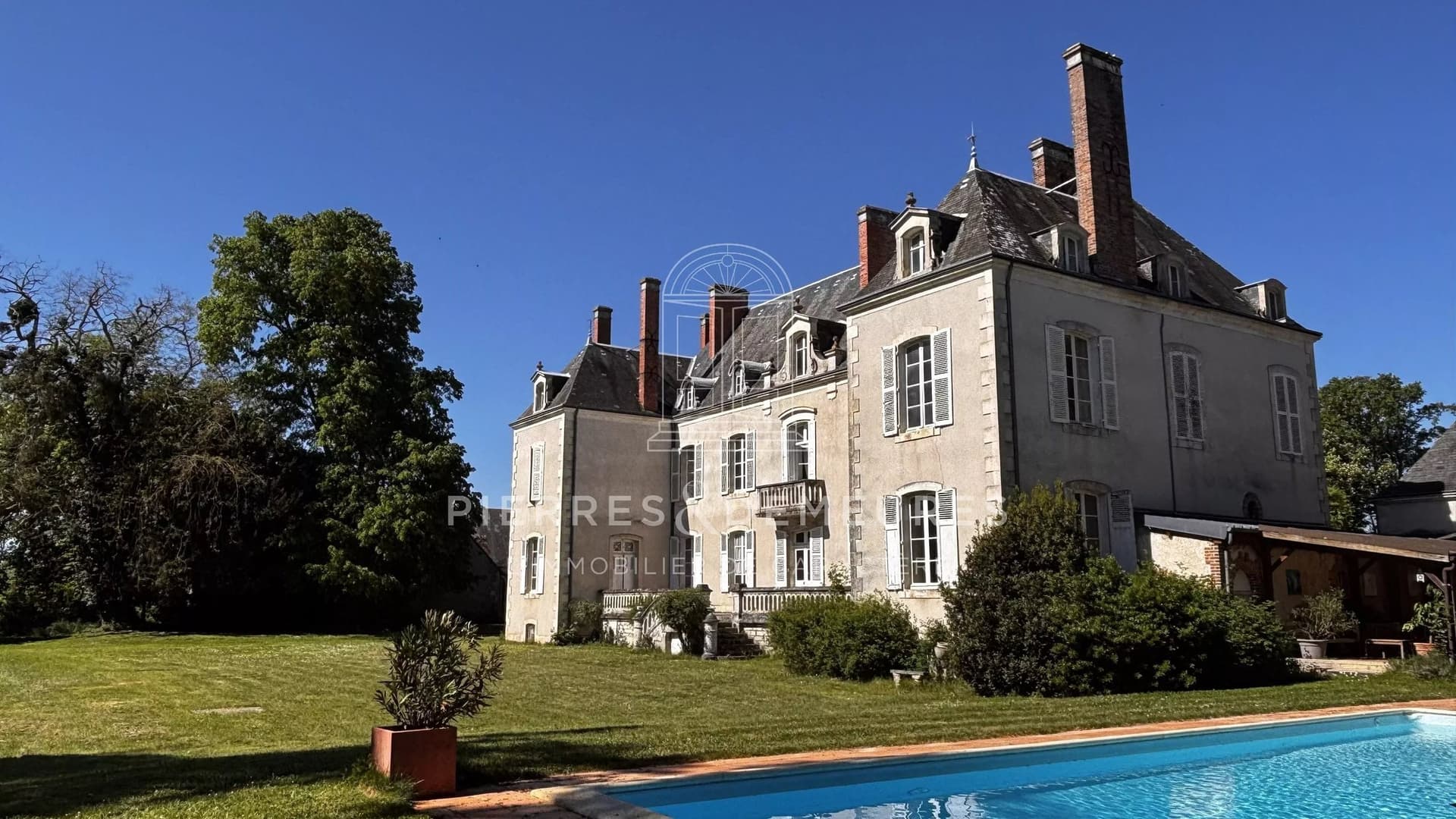 Château de Chézal-Garnier 150.0 Sqm 4 Bedrooms 3