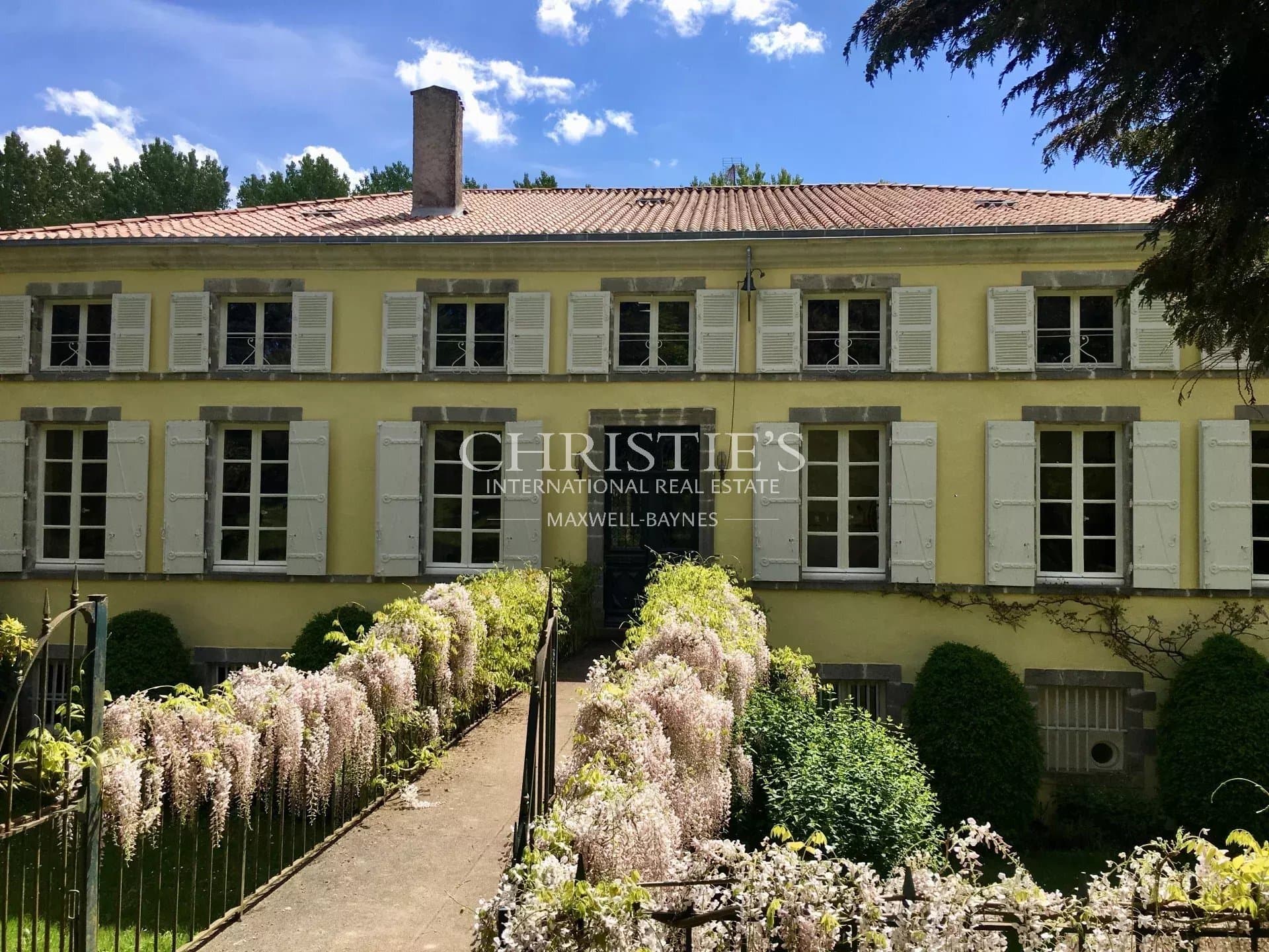 Stunning 15th Century Castle With Extensive Grounds