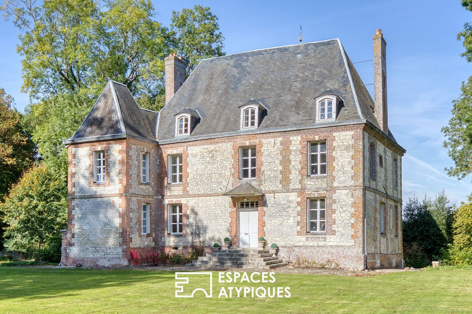 Secluded 17th Century Château With Extensive Grounds — Château for sale in Seine-Maritime, France