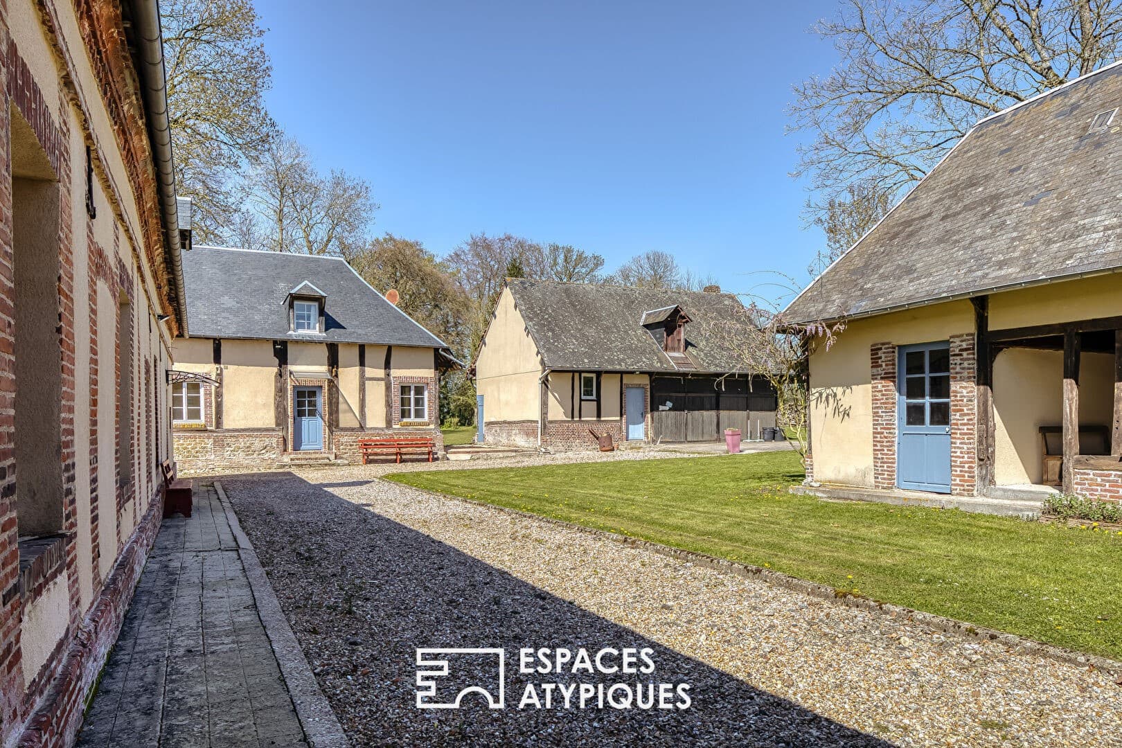 Secluded 17th Century Château With Extensive Grounds 4