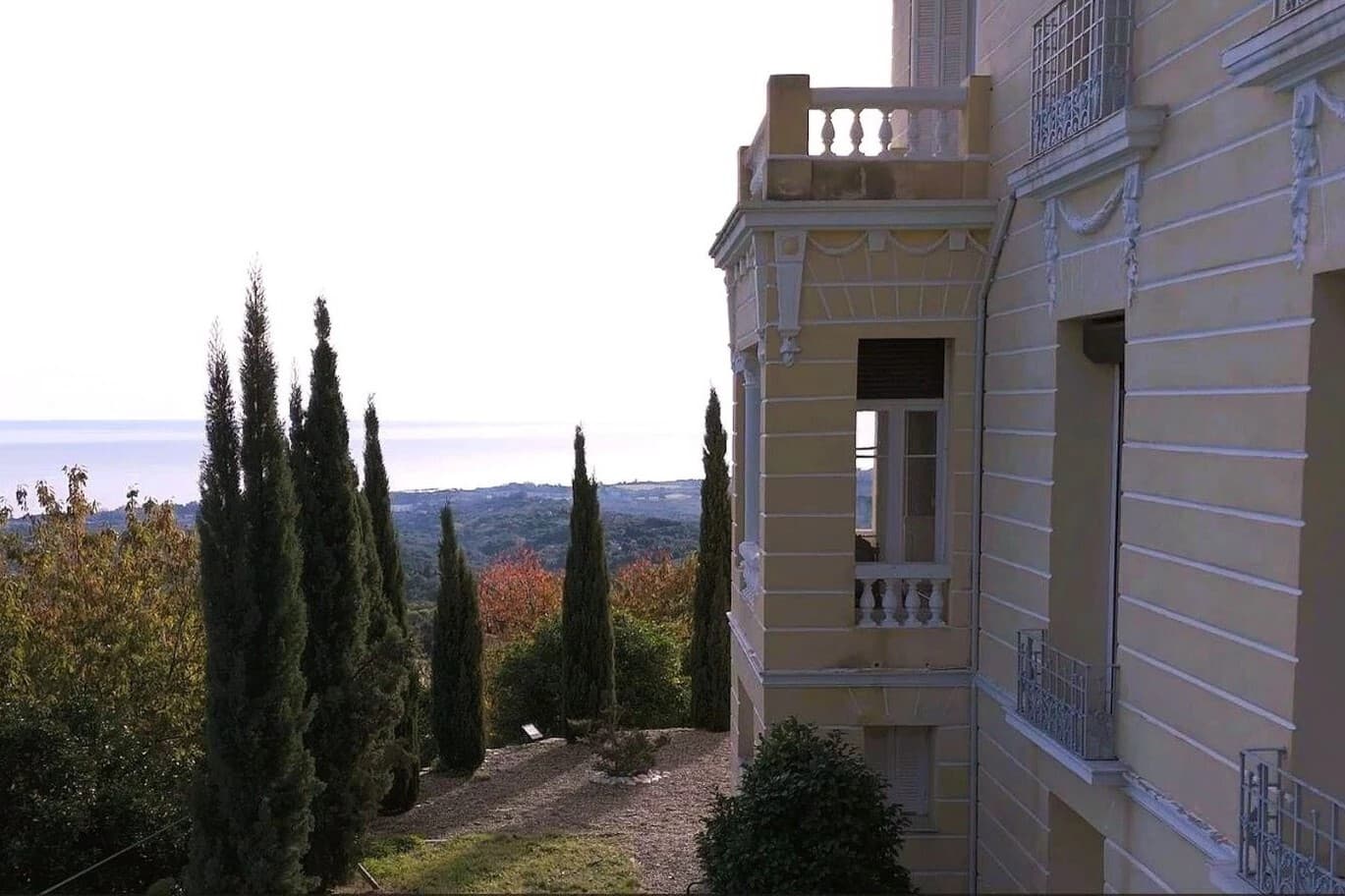 Elegant Manor House Overlooking the Mediterranean Coastline 2