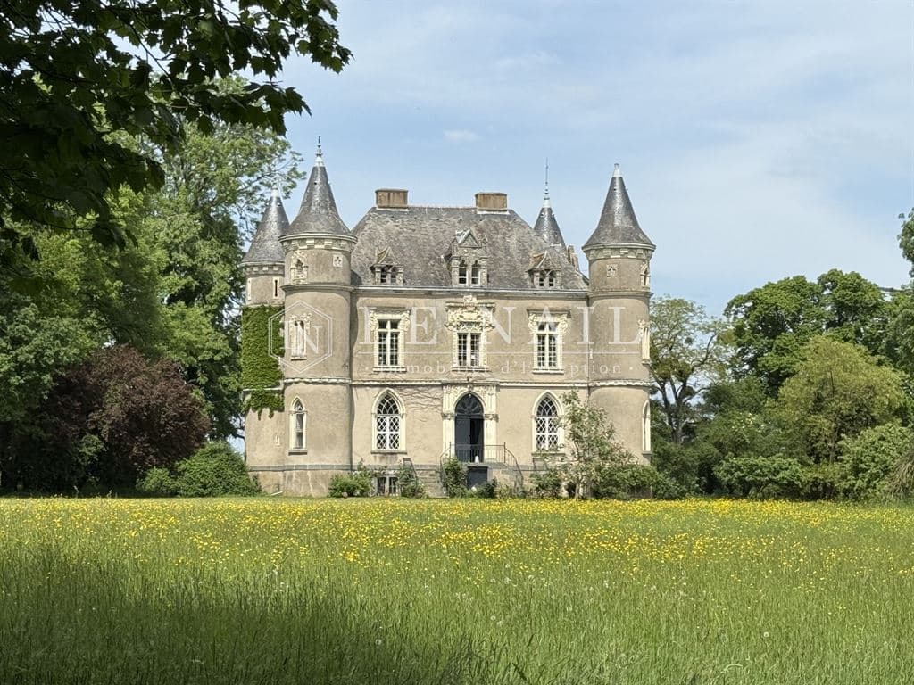 19th Century Château with Extensive Grounds and Outbuildings — Château for sale in France