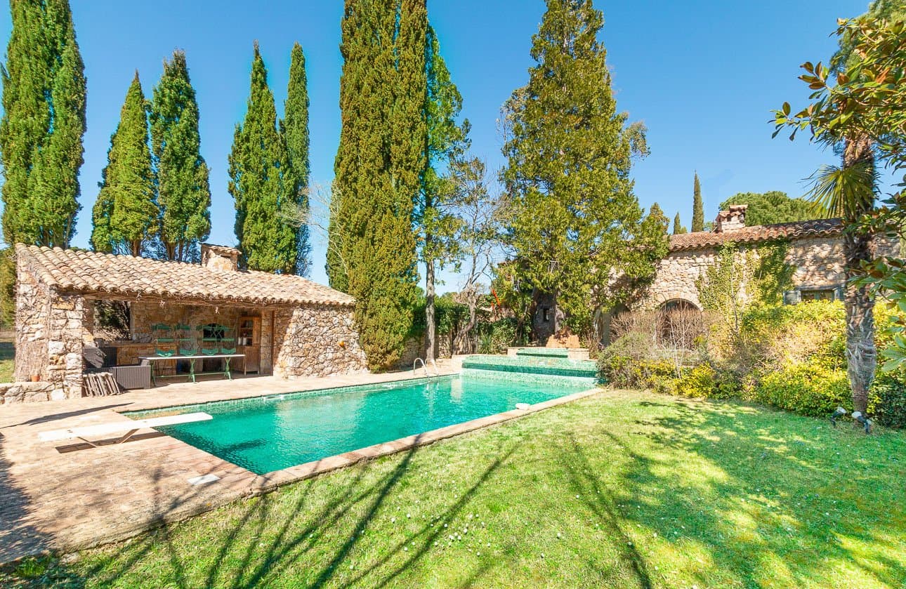 Charming 17th Century Hamlet With 10 Bedrooms And Pool 2