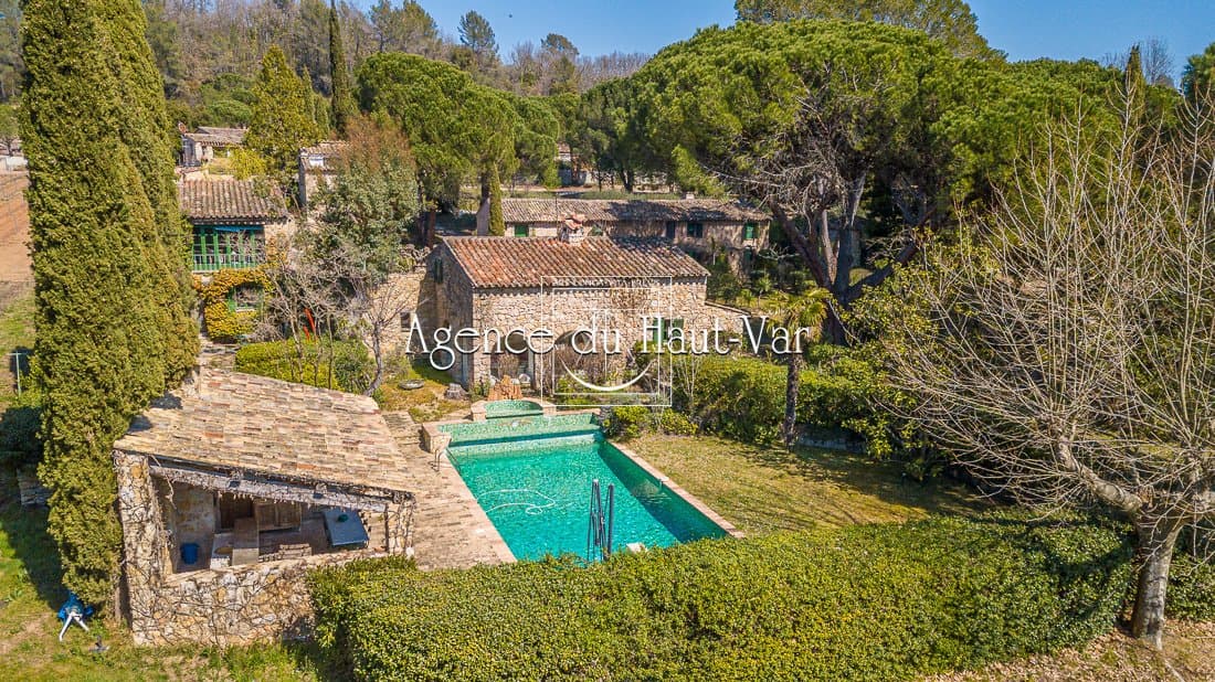Charming 17th Century Hamlet With 10 Bedrooms And Pool 3