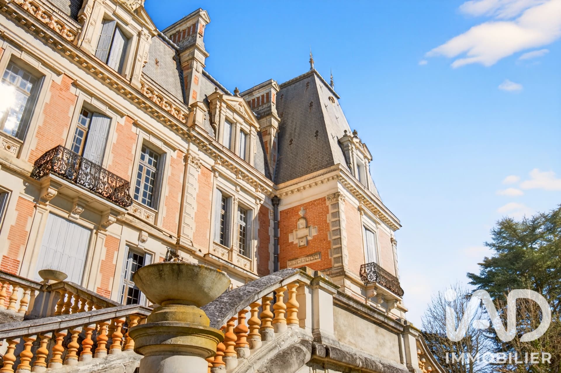 Spacious 51-Bedroom Castle With Swimming Pool 3