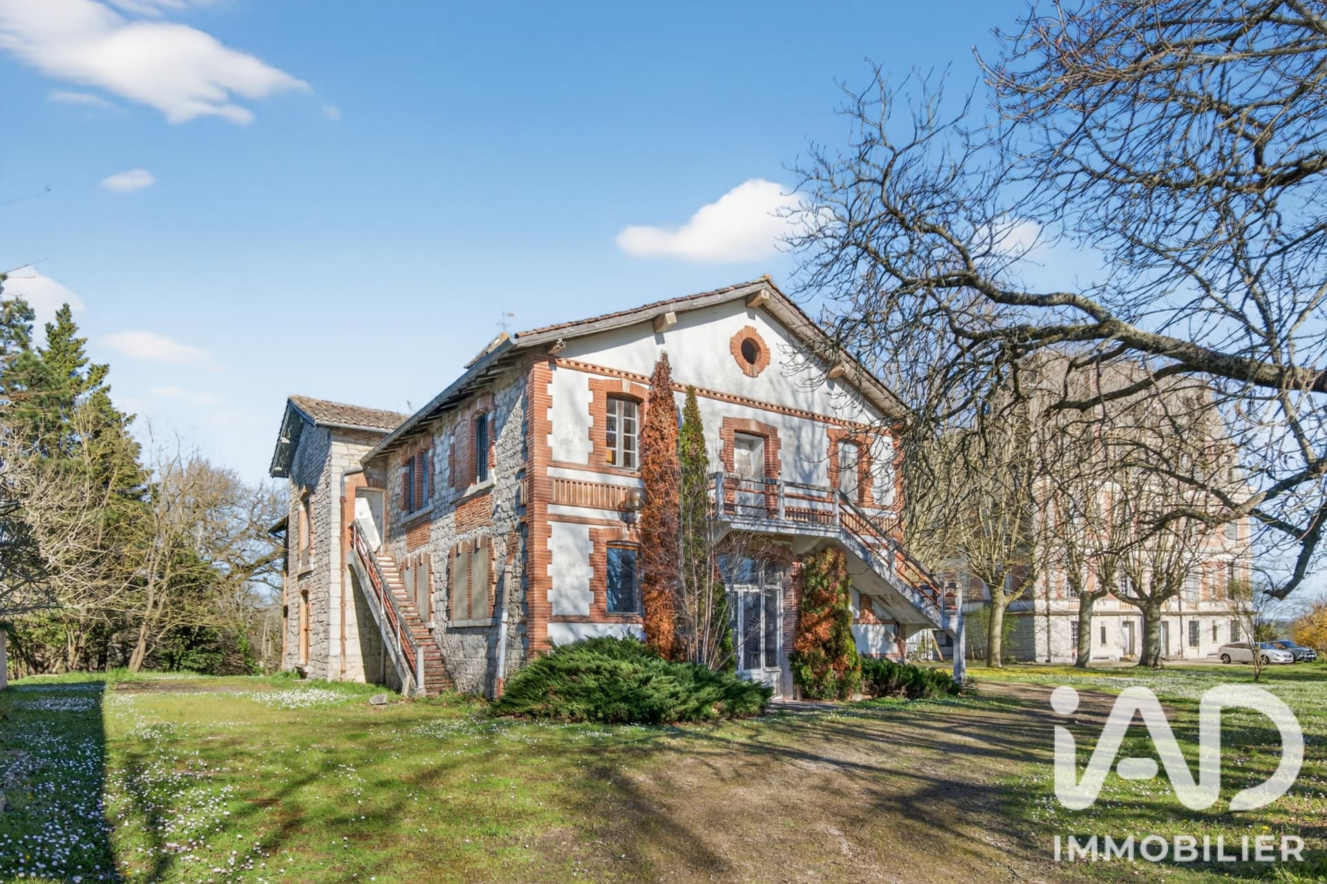 Spacious 51-Bedroom Castle With Swimming Pool 4