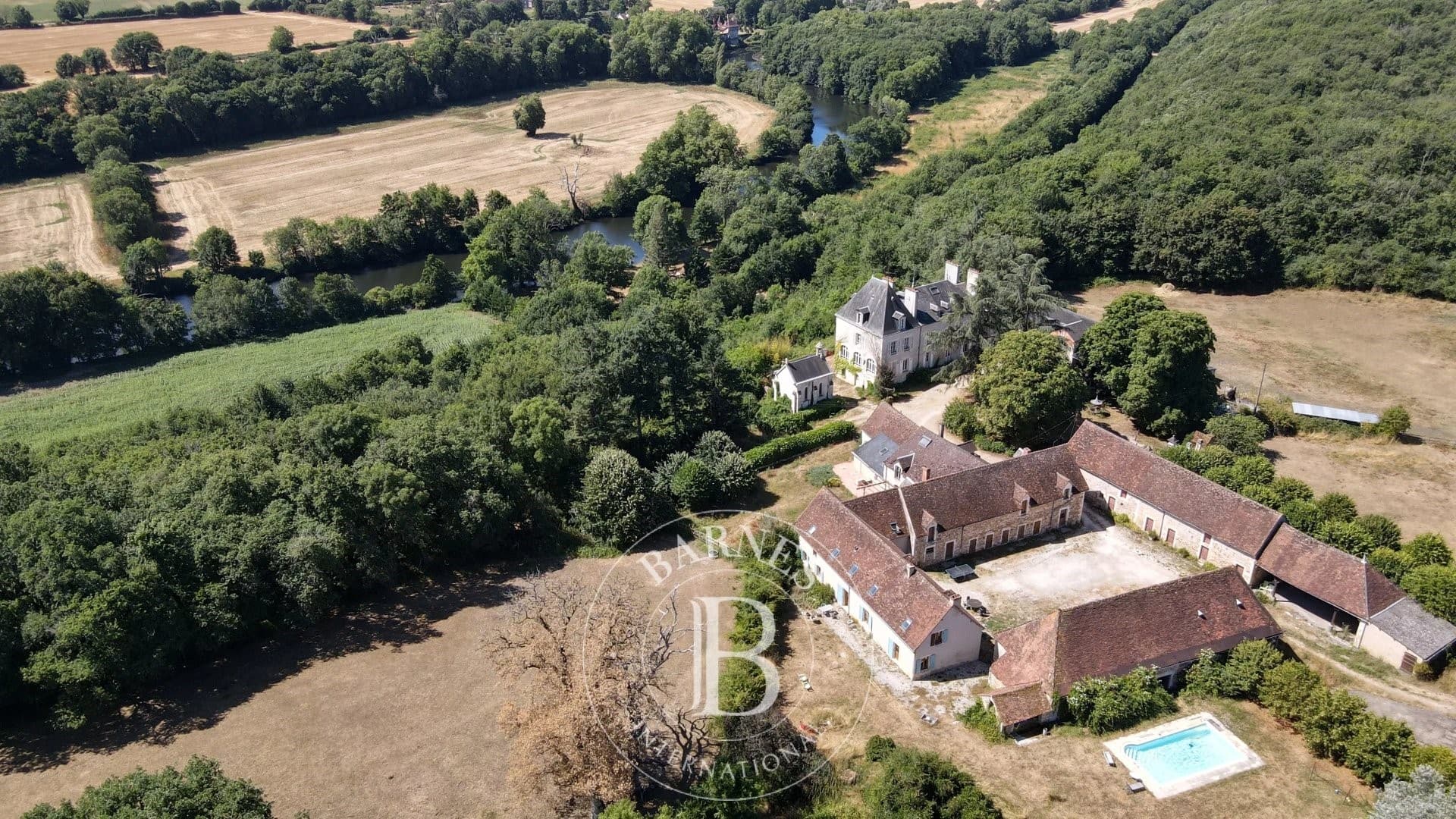 Majestic Château Overlooking the Creuse Valley with Chapel and Gîtes 2