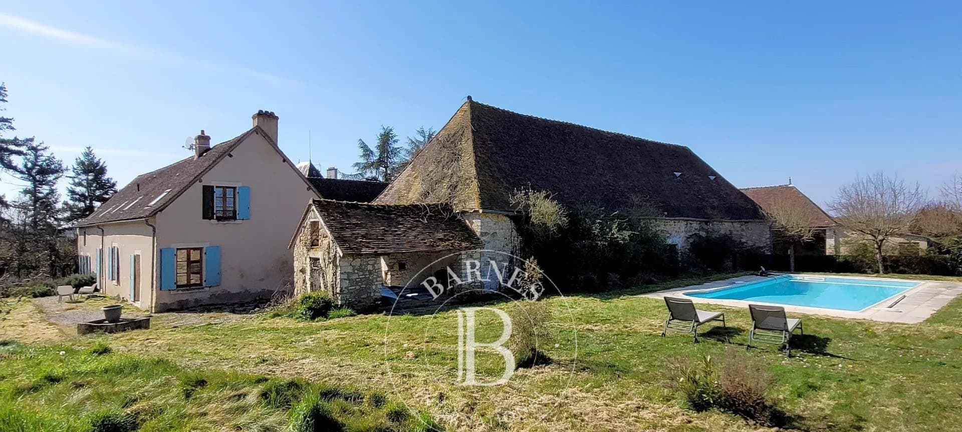 Majestic Château Overlooking the Creuse Valley with Chapel and Gîtes 2