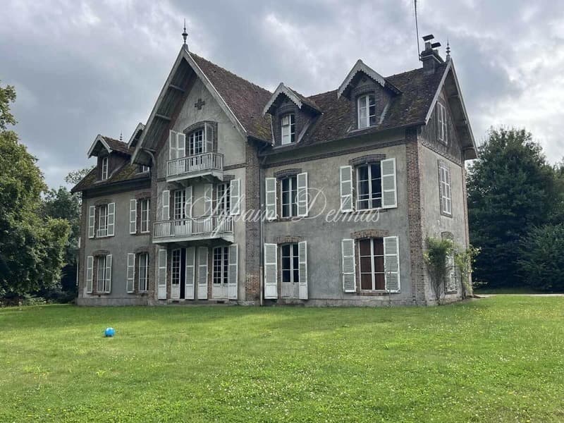 Historic Castle Built in 1450 with 23 Bedrooms — in Centre-Val de Loire, France