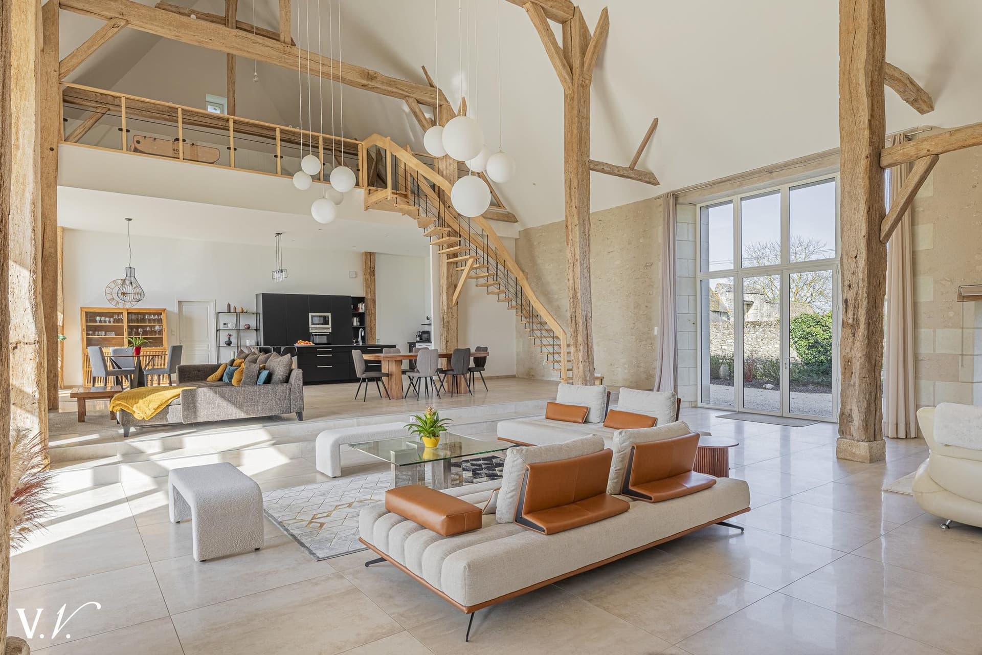 Charming Renovated Priory With Barn Combining History And Modern Comfort 4