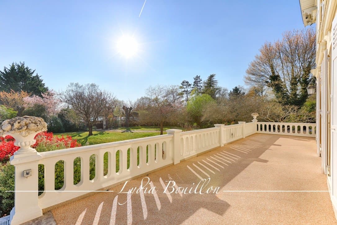 Elegant Early 20th Century Character Home with Pool and Garden on the Seine 5