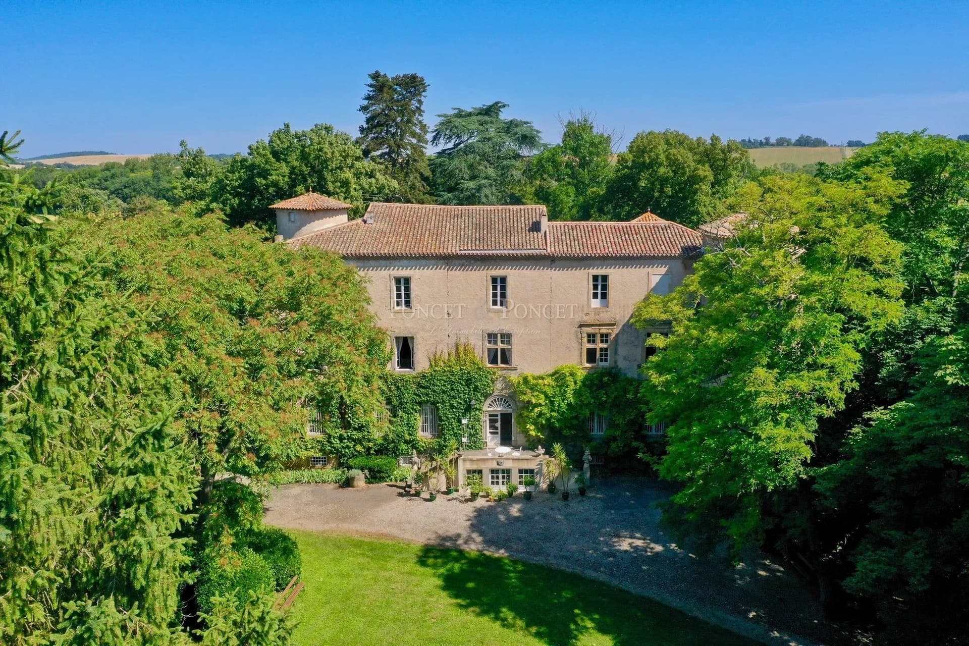 Restored 13th Century Château With 16 Bedrooms And Natural Swimming Pool 5