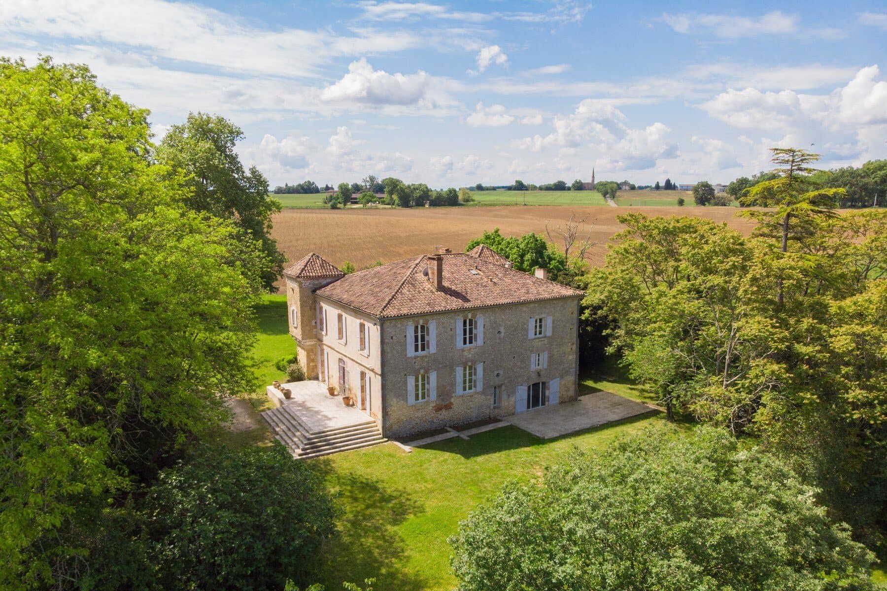 Historic Château With Guest Cottage And Swimming Pool In Beautiful Parkland 3
