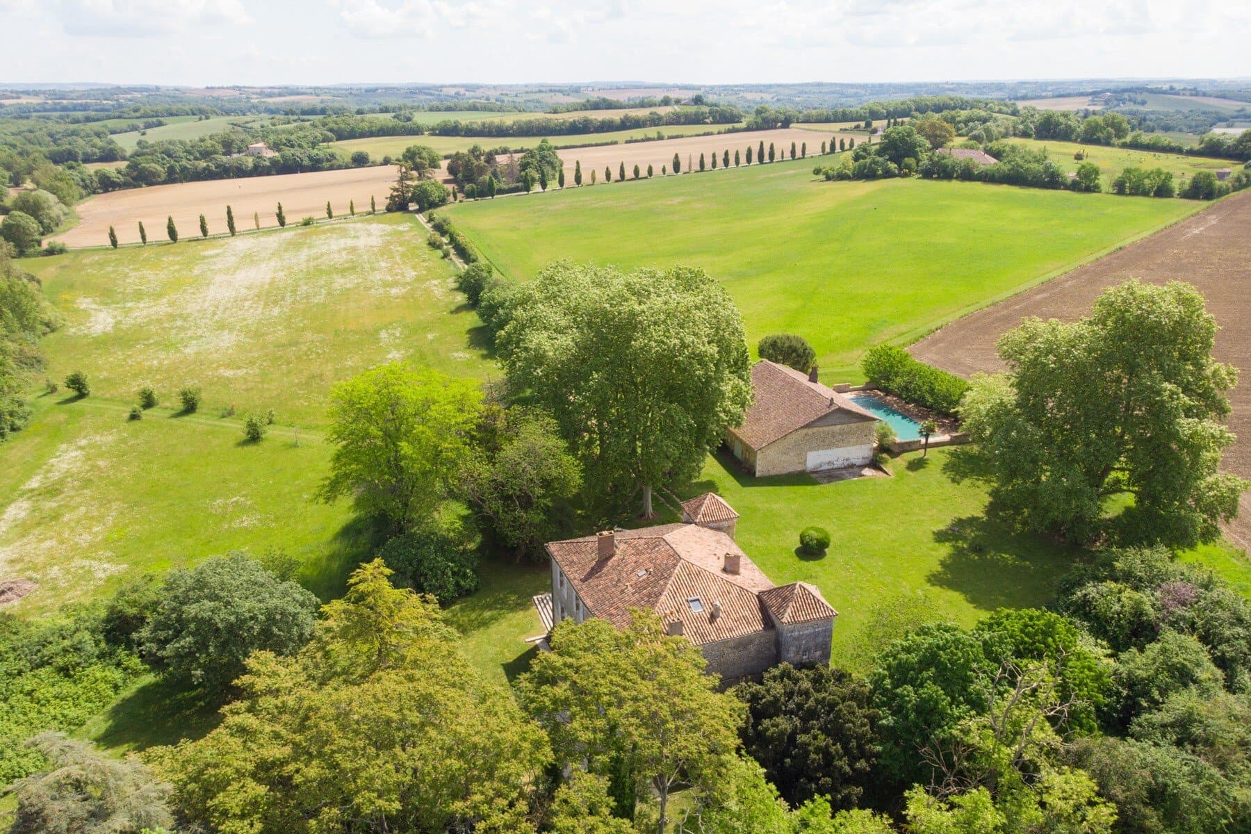 Historic Château With Guest Cottage And Swimming Pool In Beautiful Parkland 4