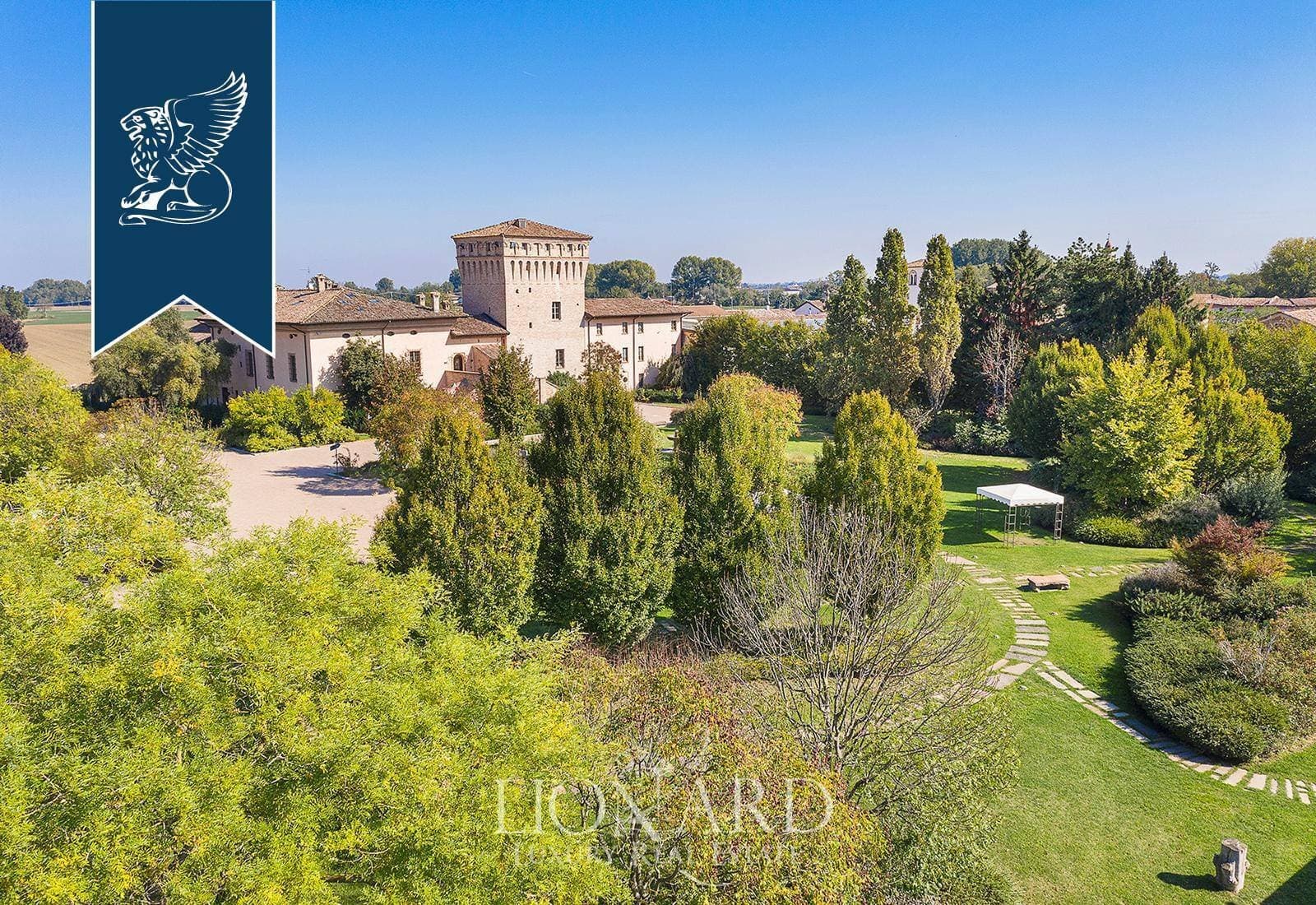 Stunning 13th Century Castle With Luxurious Amenities 2
