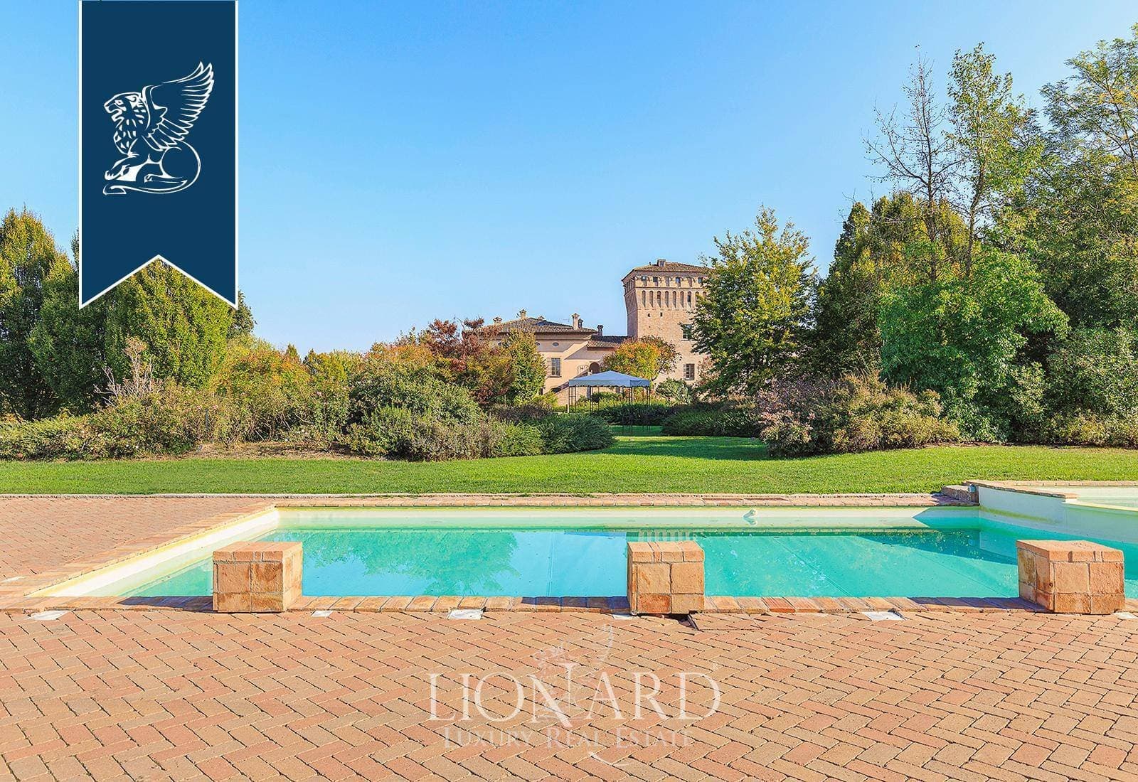 Stunning 13th Century Castle With Luxurious Amenities 5