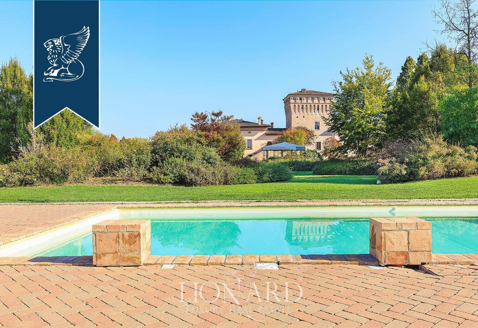 Stunning 13th Century Castle With Luxurious Amenities 4