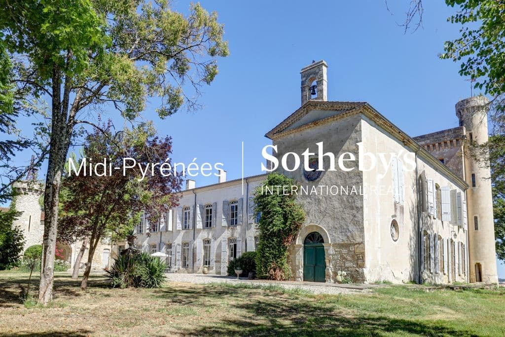Historic 18th Century Château With Swimming Pool And Gym