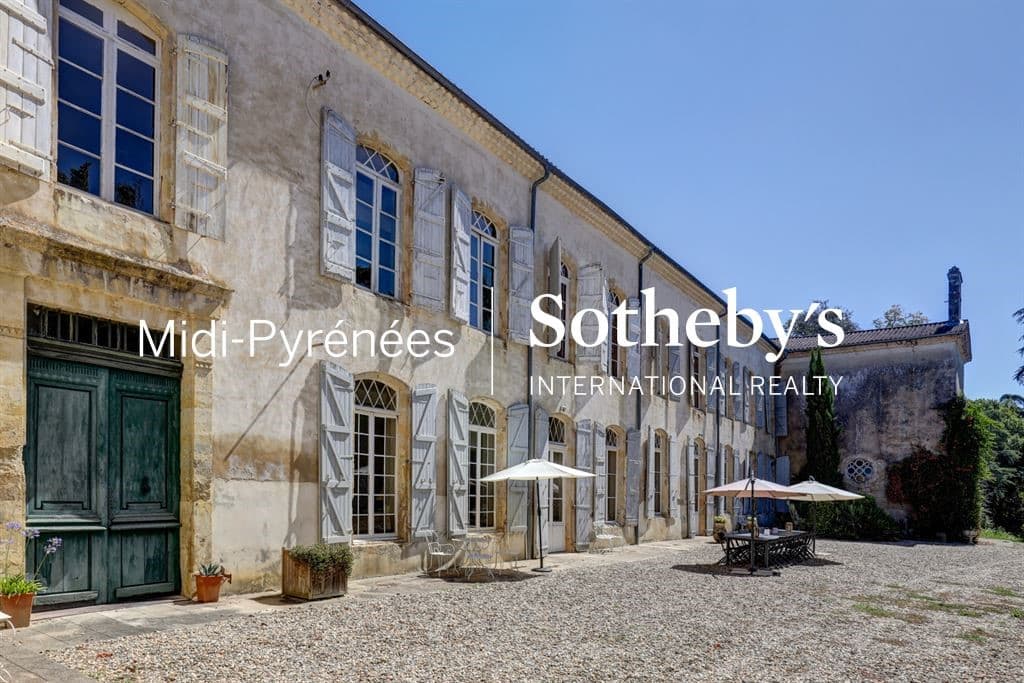 Historic 18th Century Château With Swimming Pool And Gym 2