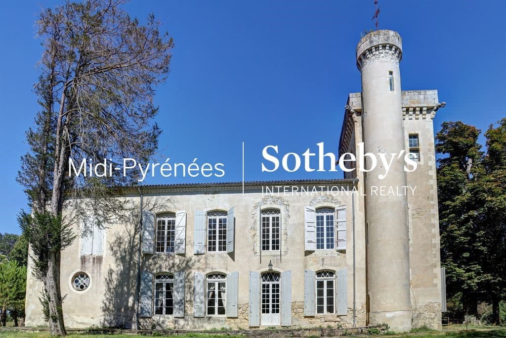Historic 18th Century Château With Swimming Pool And Gym 3