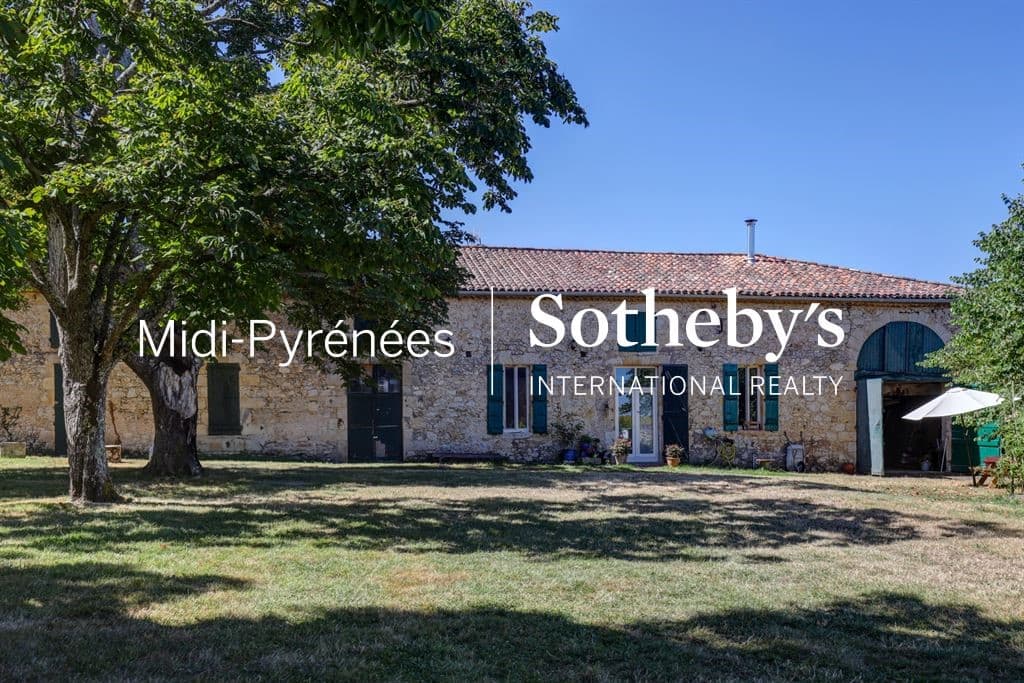 Historic 18th Century Château With Swimming Pool And Gym 5